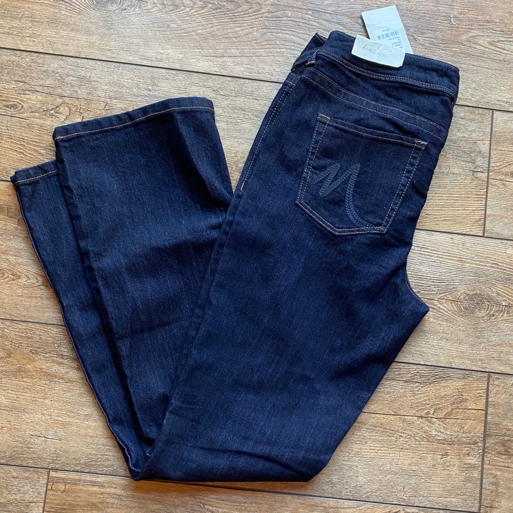 Maurices women’s mid rise boot cut Jean NWT